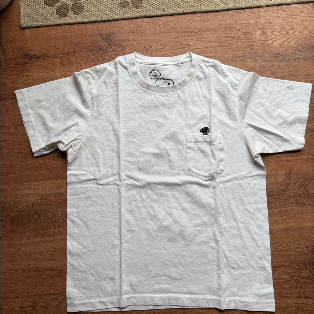 Uniqlo White KAWS x Peanuts Graphic Tee